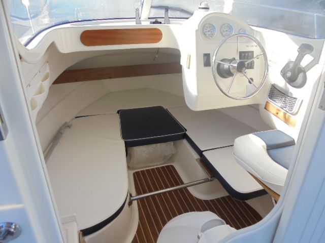 slider 1 Quicksilver Pilothouse 580